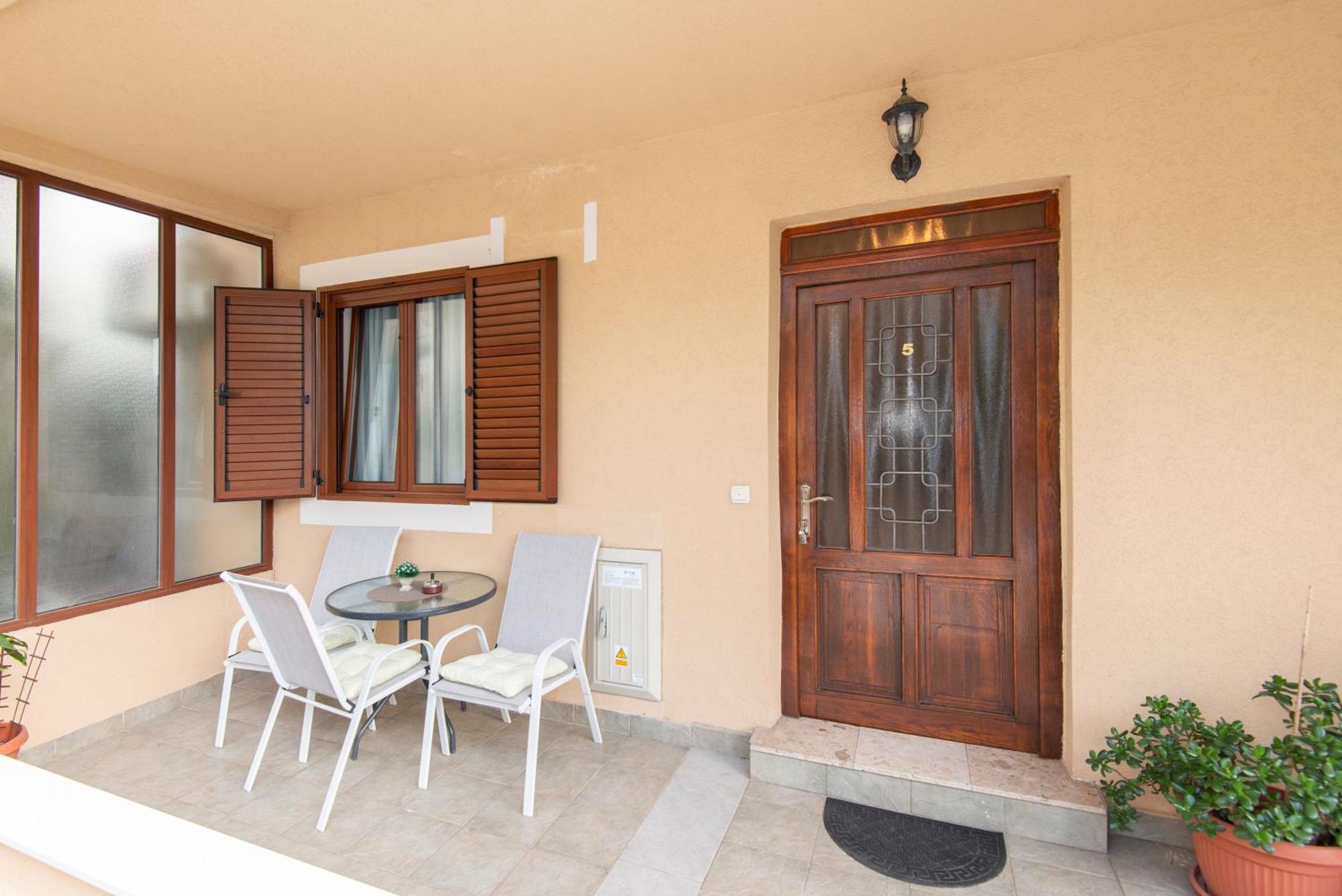 Apartments Kiki كوتور المظهر الخارجي الصورة